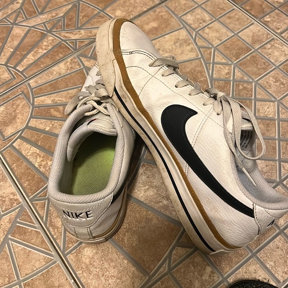 Used Nike women’s shoes